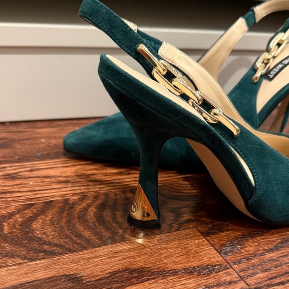 Nine West Teal Slingback Heels with Gold Accents - Picture 3 of 5